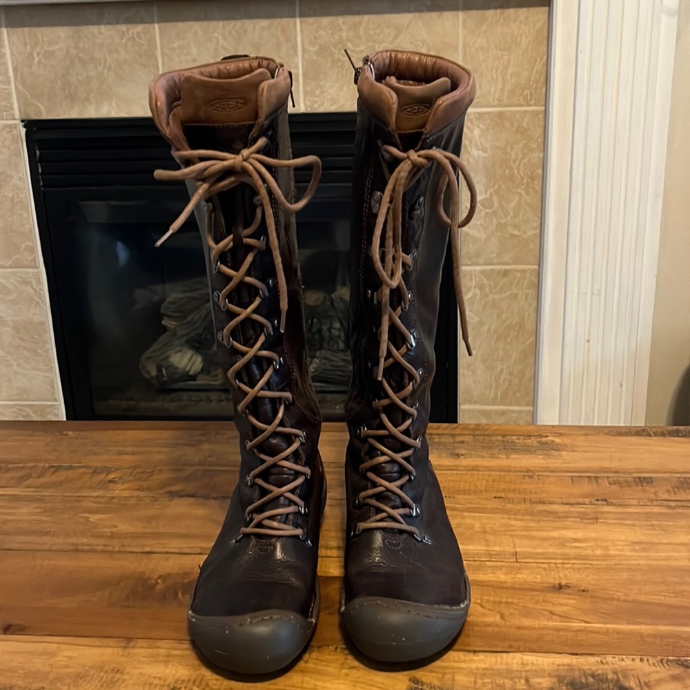 Keen Clara tall lace up Brown boots, size 9